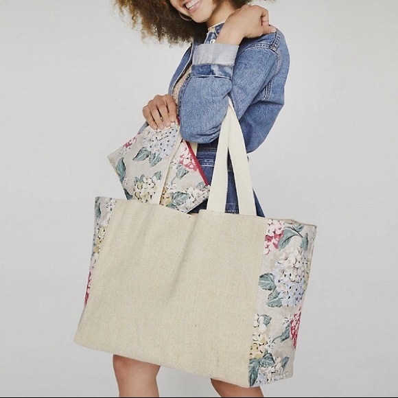 Handbags - 🌸Beautiful Floral Tote🌺